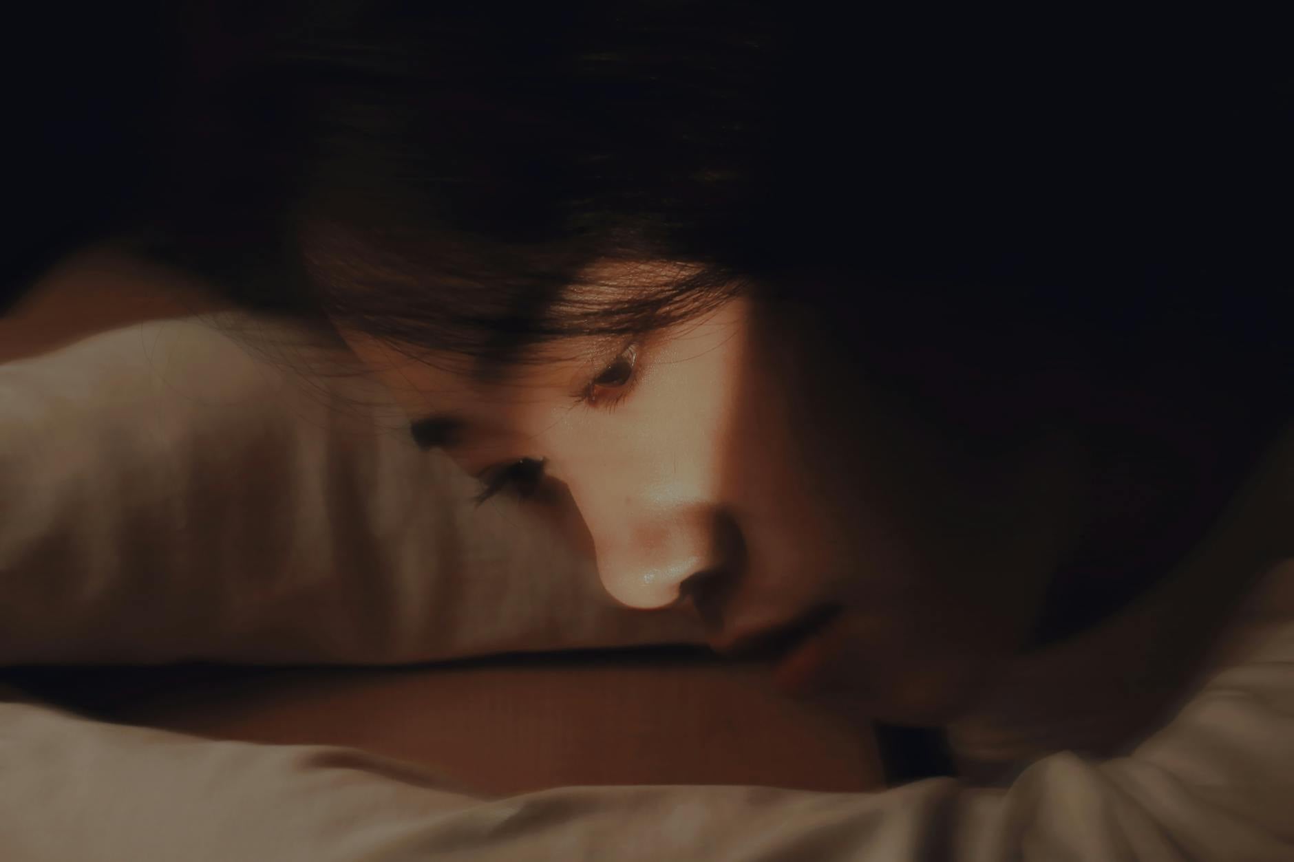 歌詞考察②「嘘をつくぐらいなら 何も話してくれなくていい」― 恋の終わりを受け止める
